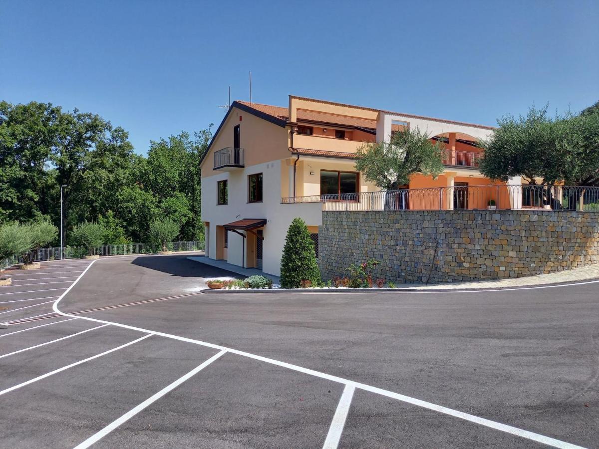 Hotel Ristorante Villa Terry Lauria Inferiore Exterior foto