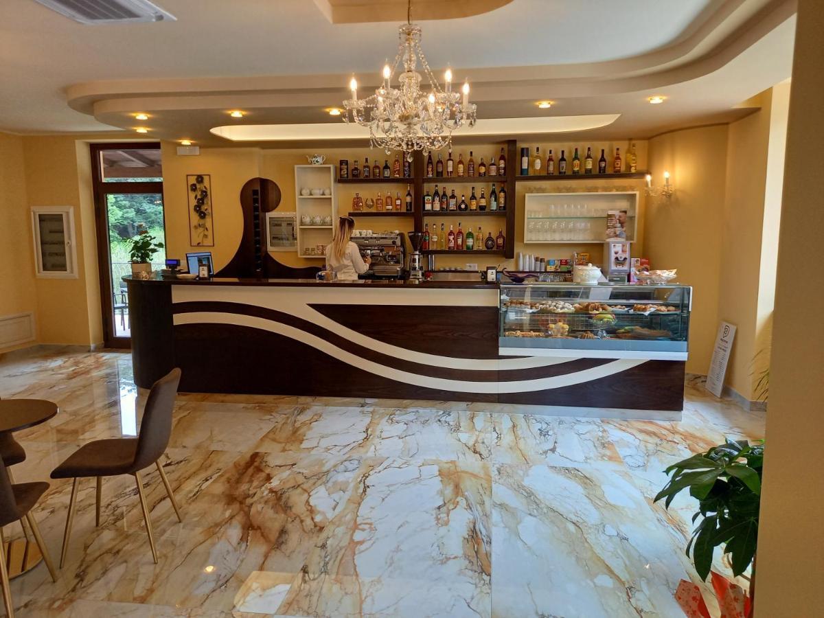 Hotel Ristorante Villa Terry Lauria Inferiore Exterior foto