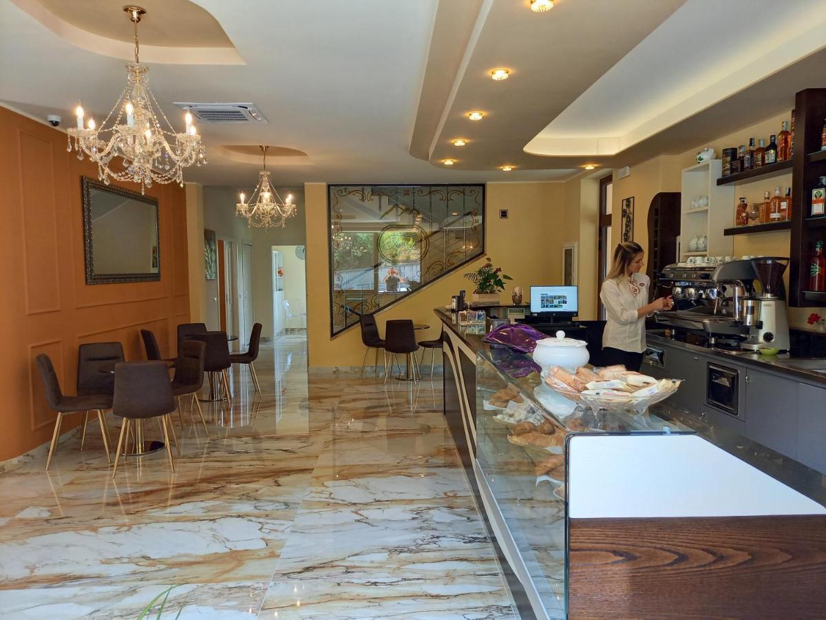 Hotel Ristorante Villa Terry Lauria Inferiore Exterior foto