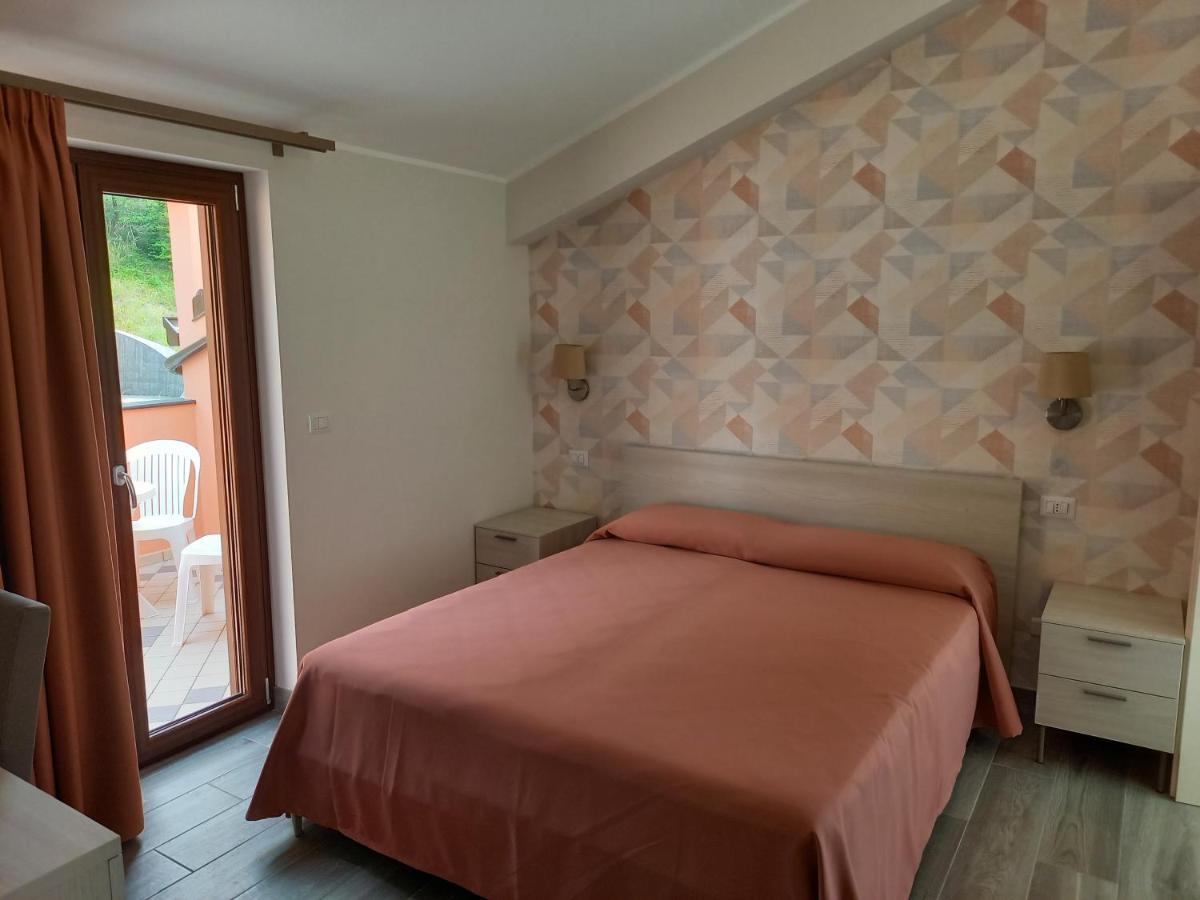 Hotel Ristorante Villa Terry Lauria Inferiore Habitación foto